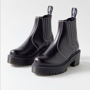 Dr. Martens Rometty Contrast Stitch
Platform Chelsea Boot